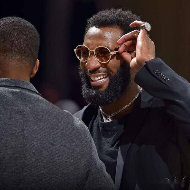 九游体育-今夜丹佛掘金单刀错失：NBA总决赛节点到来，震撼外界，临场指挥获称赞