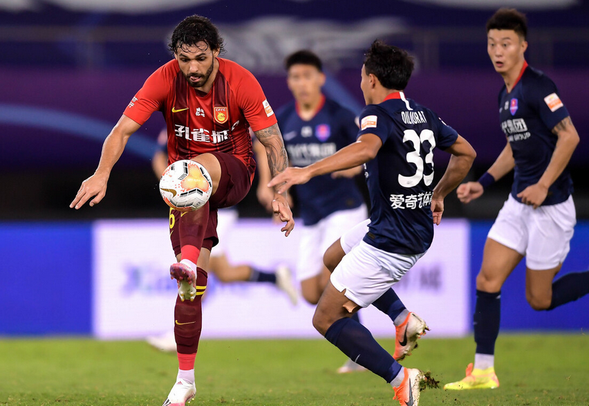 广东宏远训练开放日，赛后调整名单引欢呼，中超在即，训练强度明显提升(广东宏远历届队员名单)